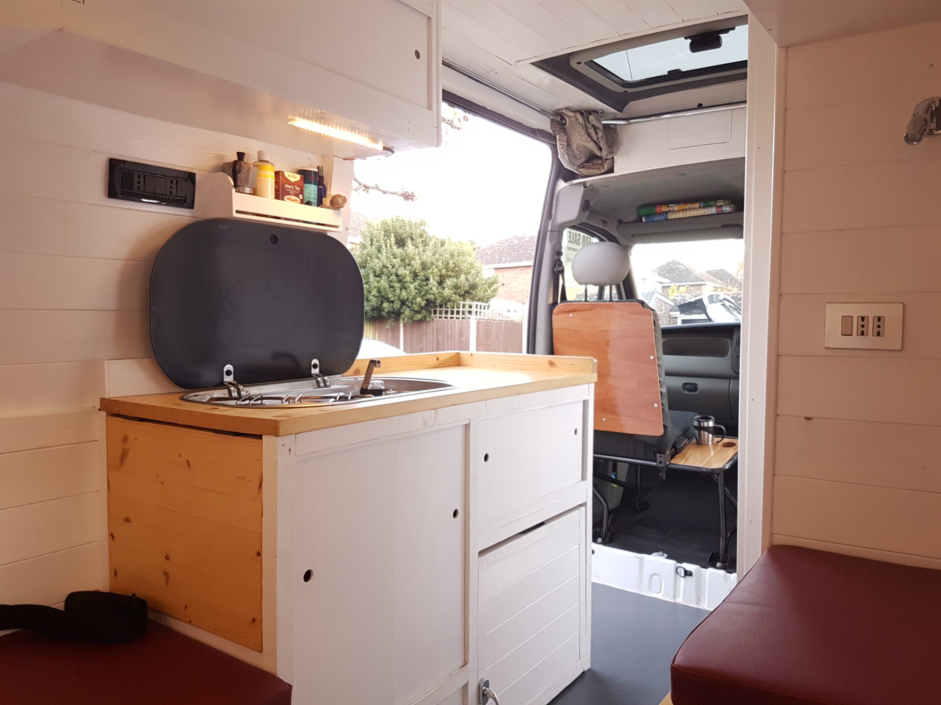 Does Jess the VW Campervan have off-grid 240 volt power and USB charge points?